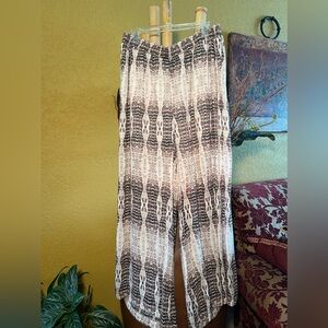 Bohemian style pant lined inside with short length, 100% polyester.